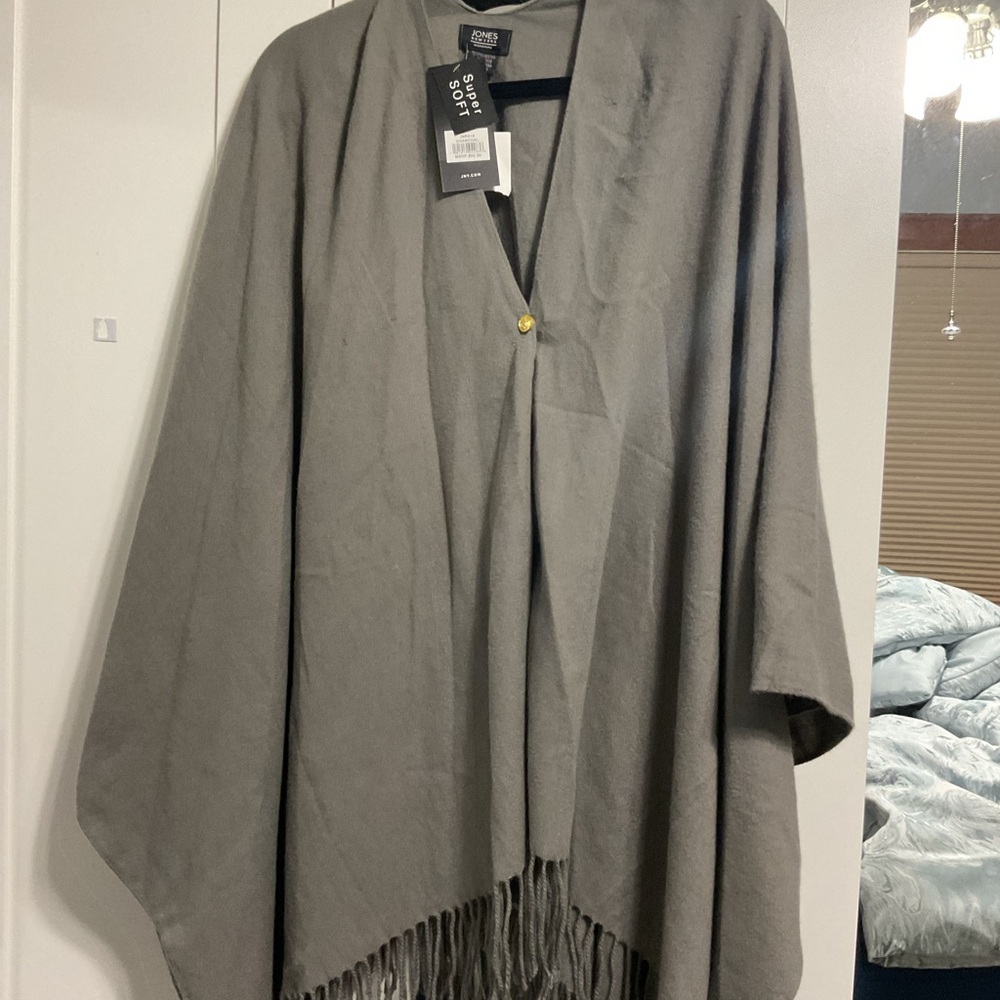 Shawl/poncho.
